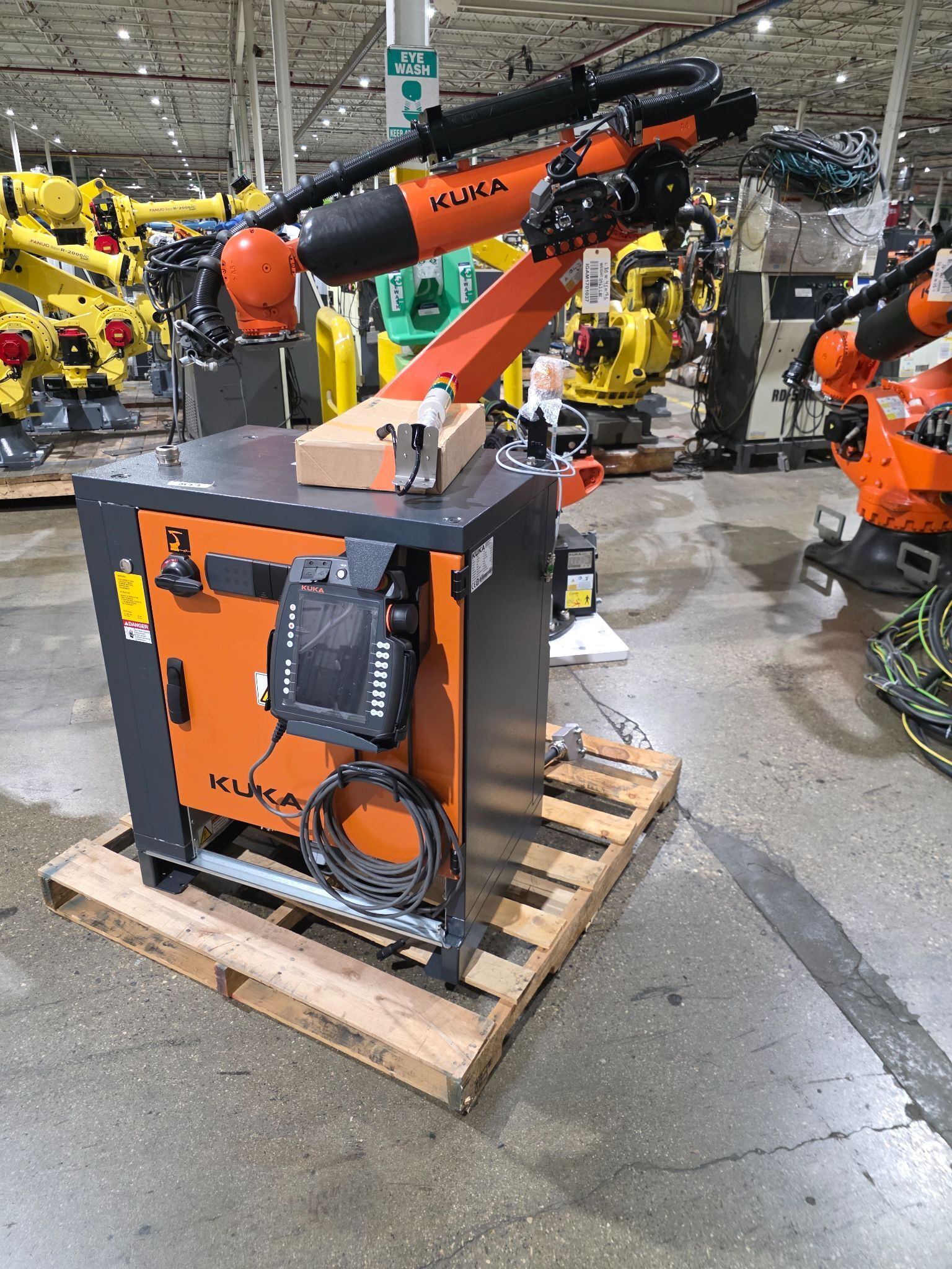 KUKA KR 210 R3100-2/FLR Robot Complete w/ KR C4 NA Controller NEW 0