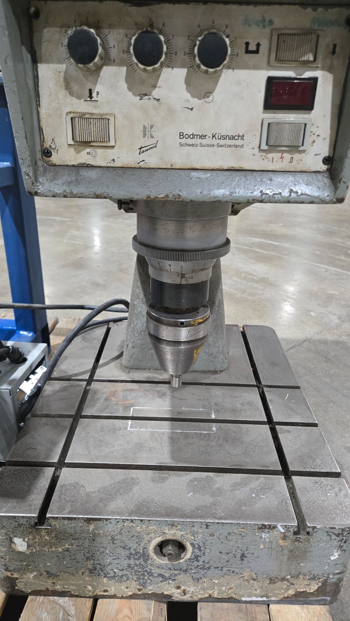 TAUMEL ORBITAL RIVETER WITH STAND DAMAGED USED 3