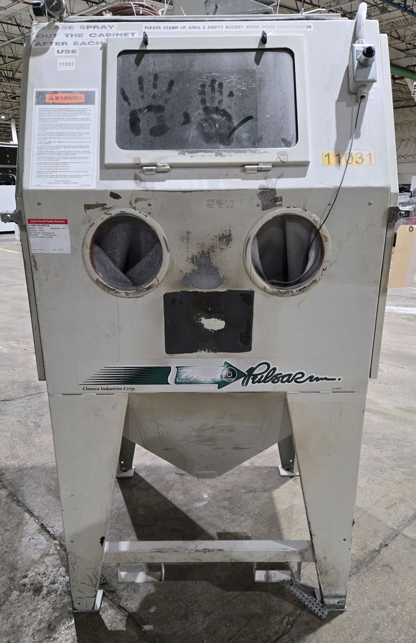 CLEMCO PULSAR PRESSURE BLAST CABINET 600 CFM WITH RECLEMATION UNIT USED 1