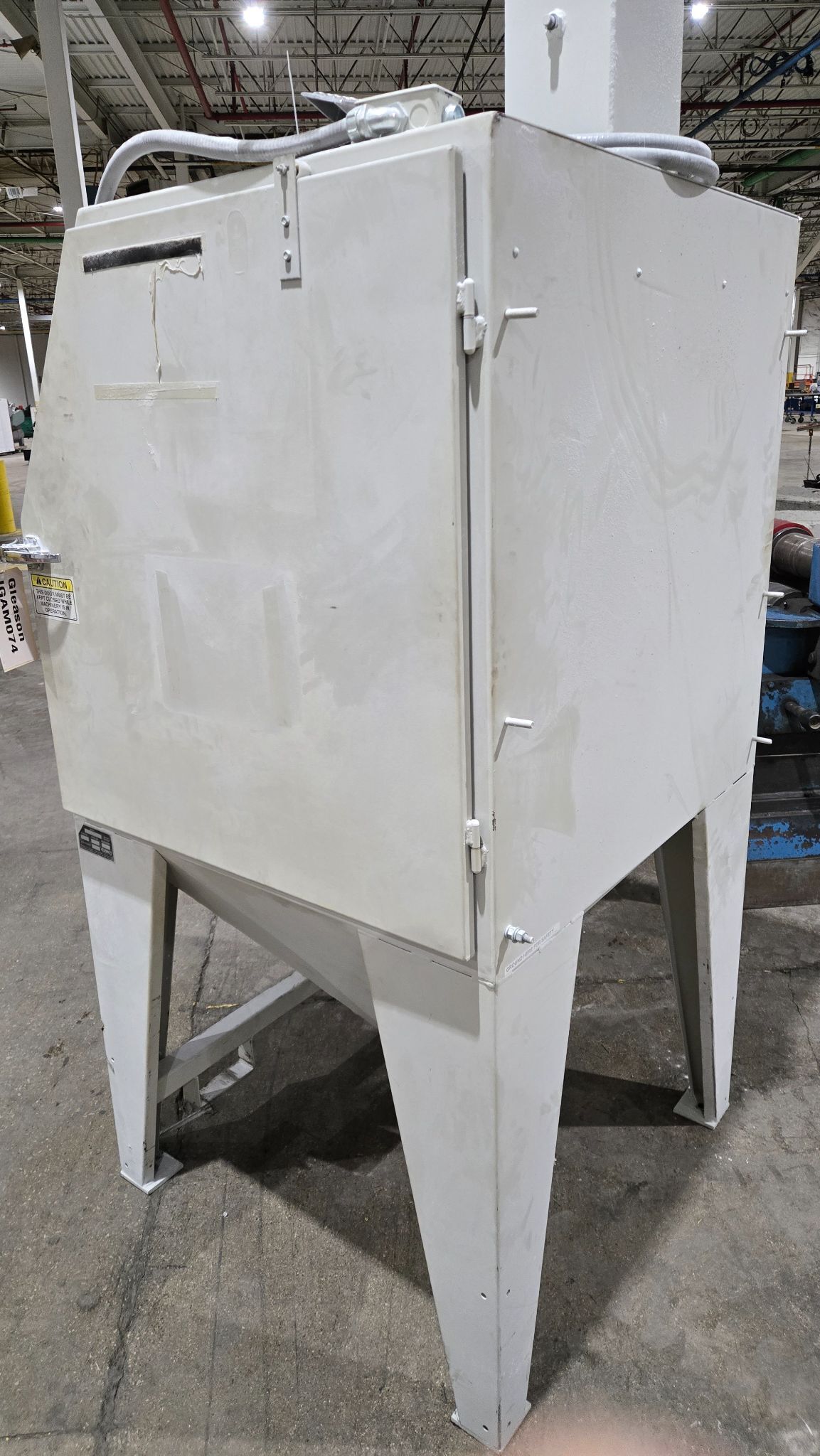 CLEMCO PULSAR PRESSURE BLAST CABINET 600 CFM WITH RECLEMATION UNIT USED 2