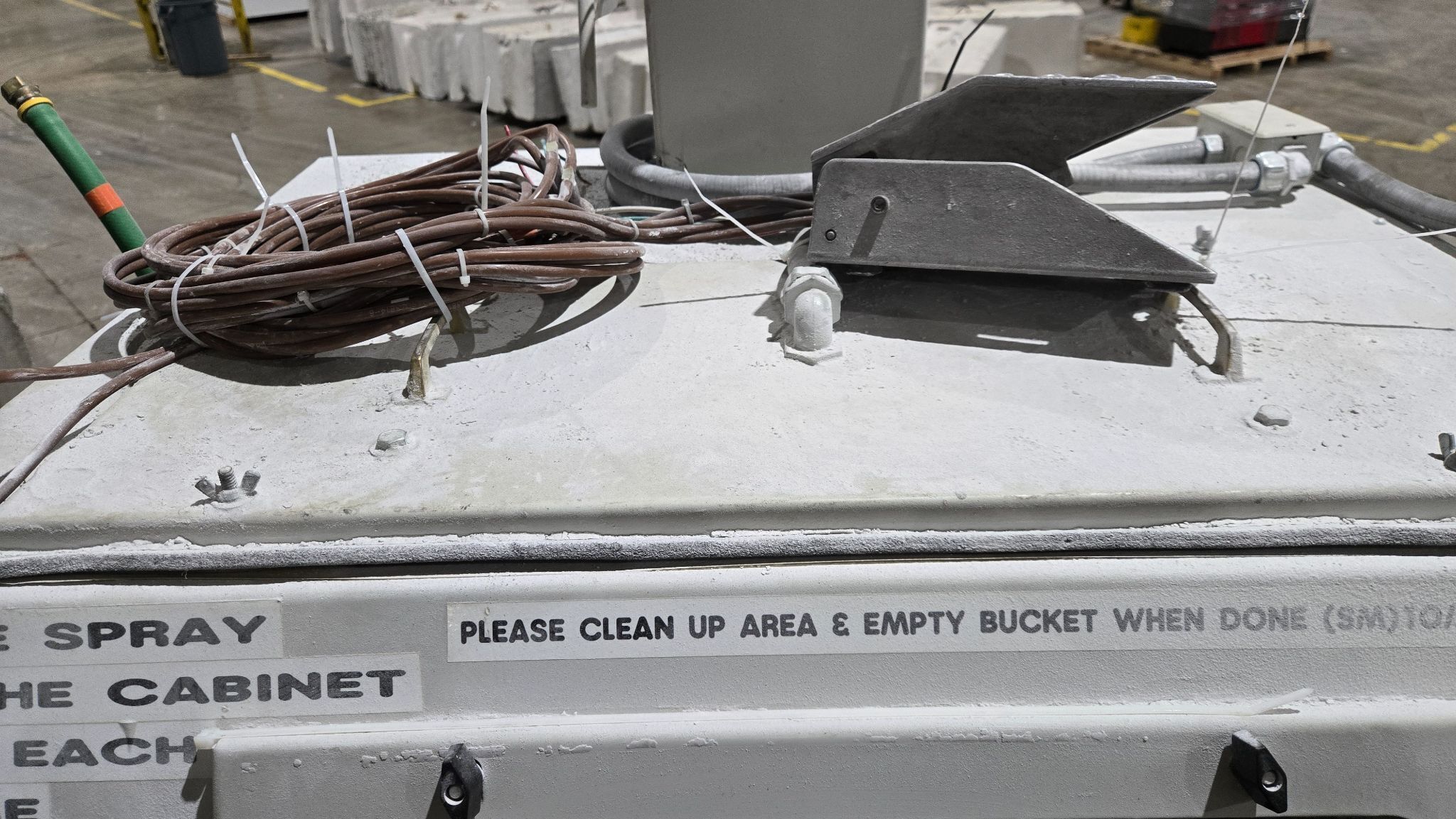 CLEMCO PULSAR PRESSURE BLAST CABINET 600 CFM WITH RECLEMATION UNIT USED 3