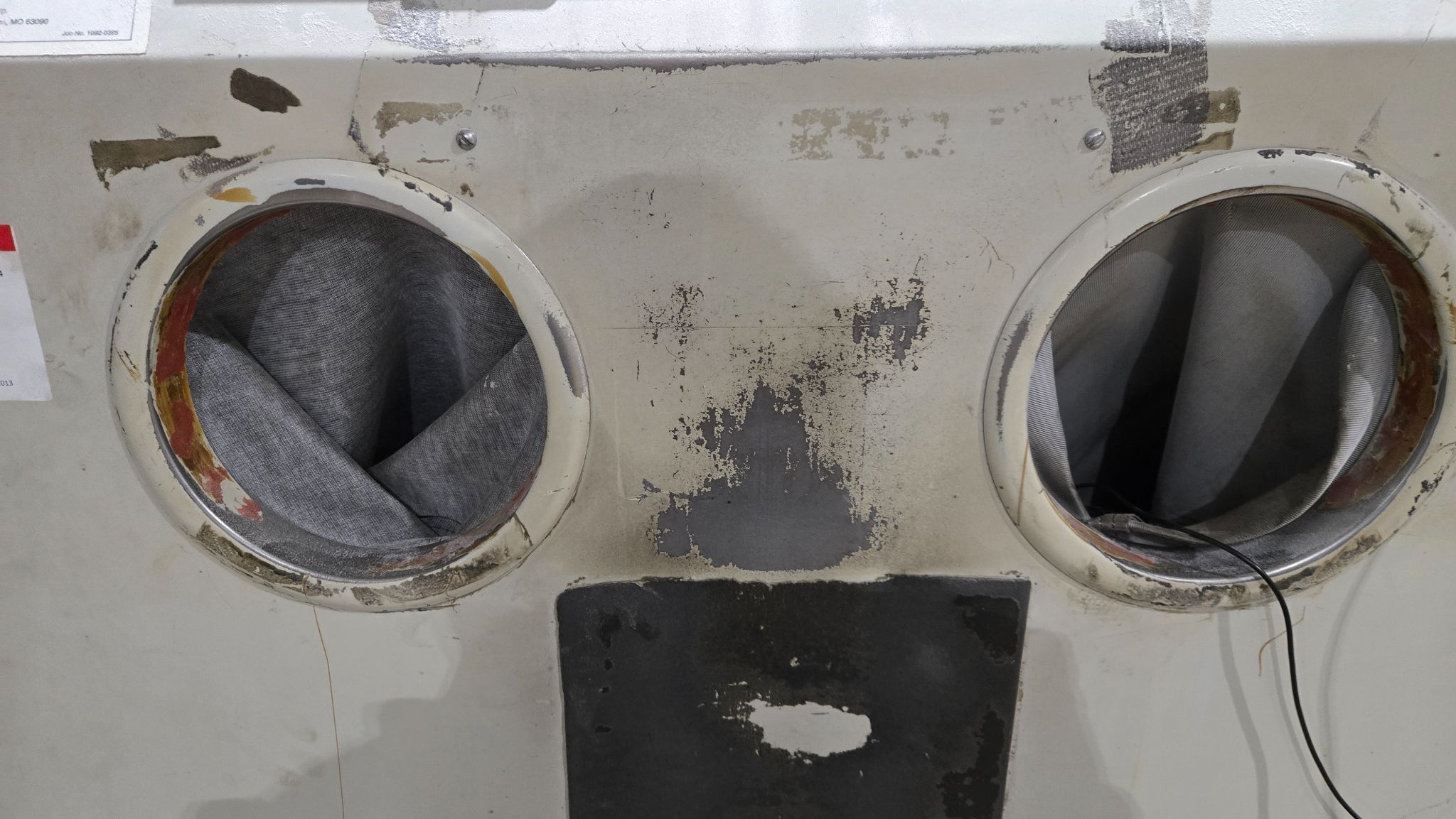 CLEMCO PULSAR PRESSURE BLAST CABINET 600 CFM WITH RECLEMATION UNIT USED 4