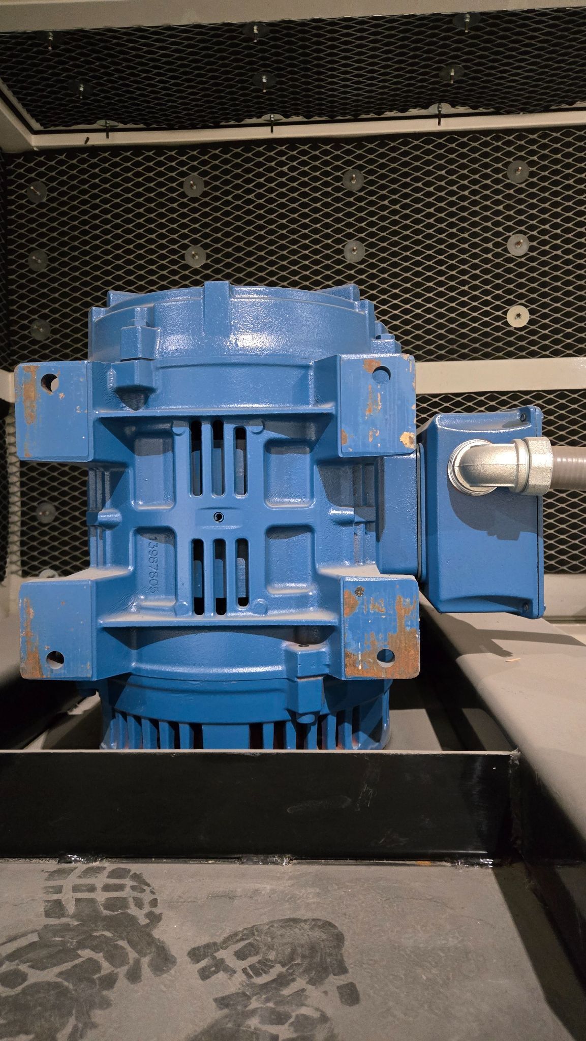 ROBOVENT DUST COLLECTION SYSTEM/ EXHAUST SYSTEM USED 6