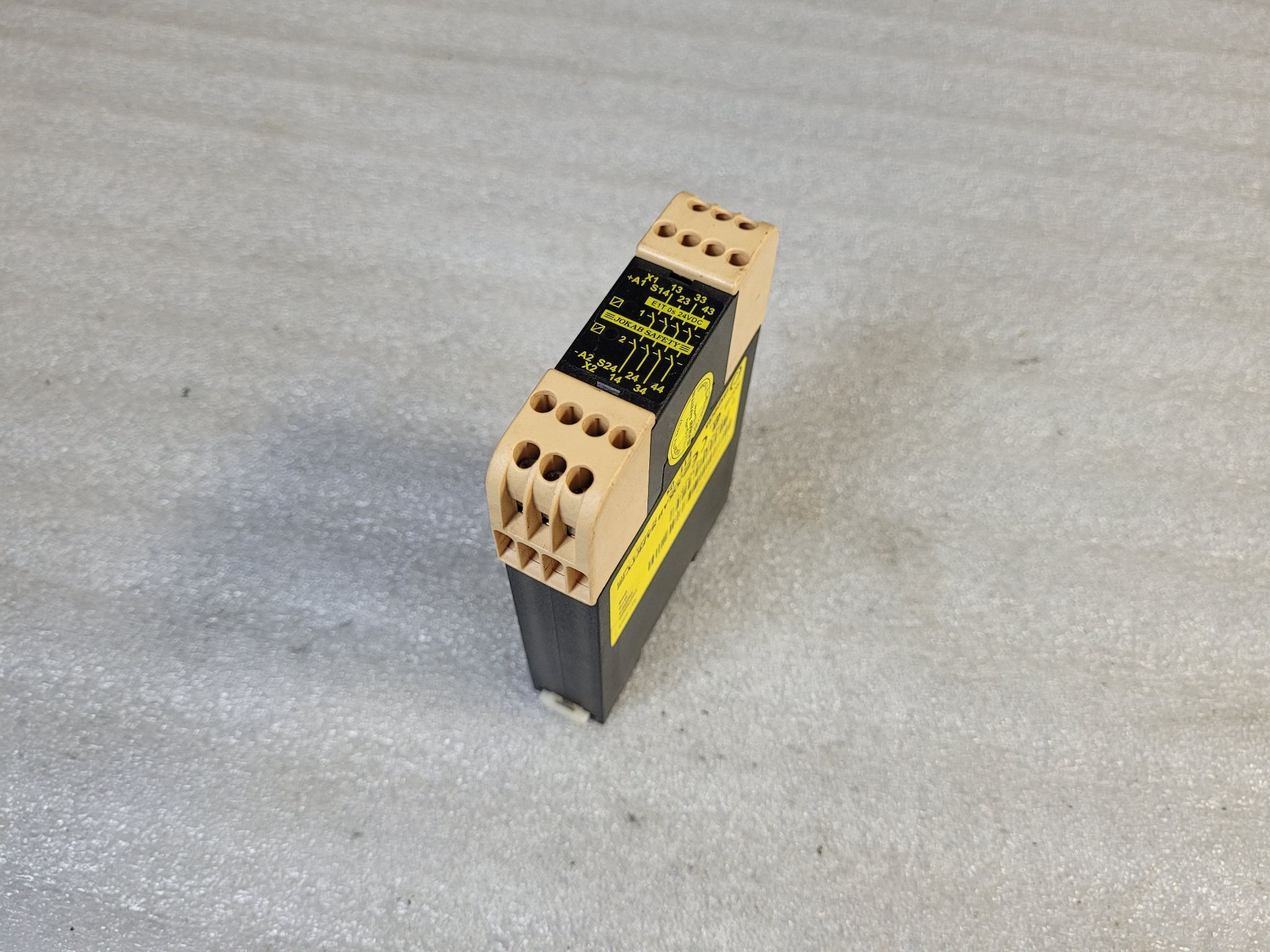 JOKAB SAFETY E1T 0S Safety Expansion Relay 24VDC USED 0