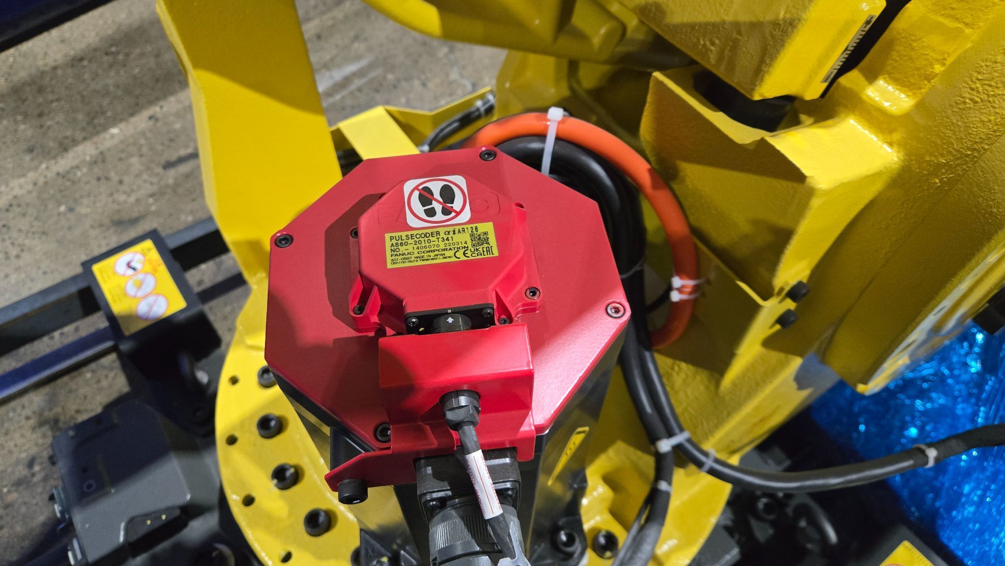 FANUC M-410iC/185 + R-30iB PLUS ROBOT AND CONTROLLER NEW 5