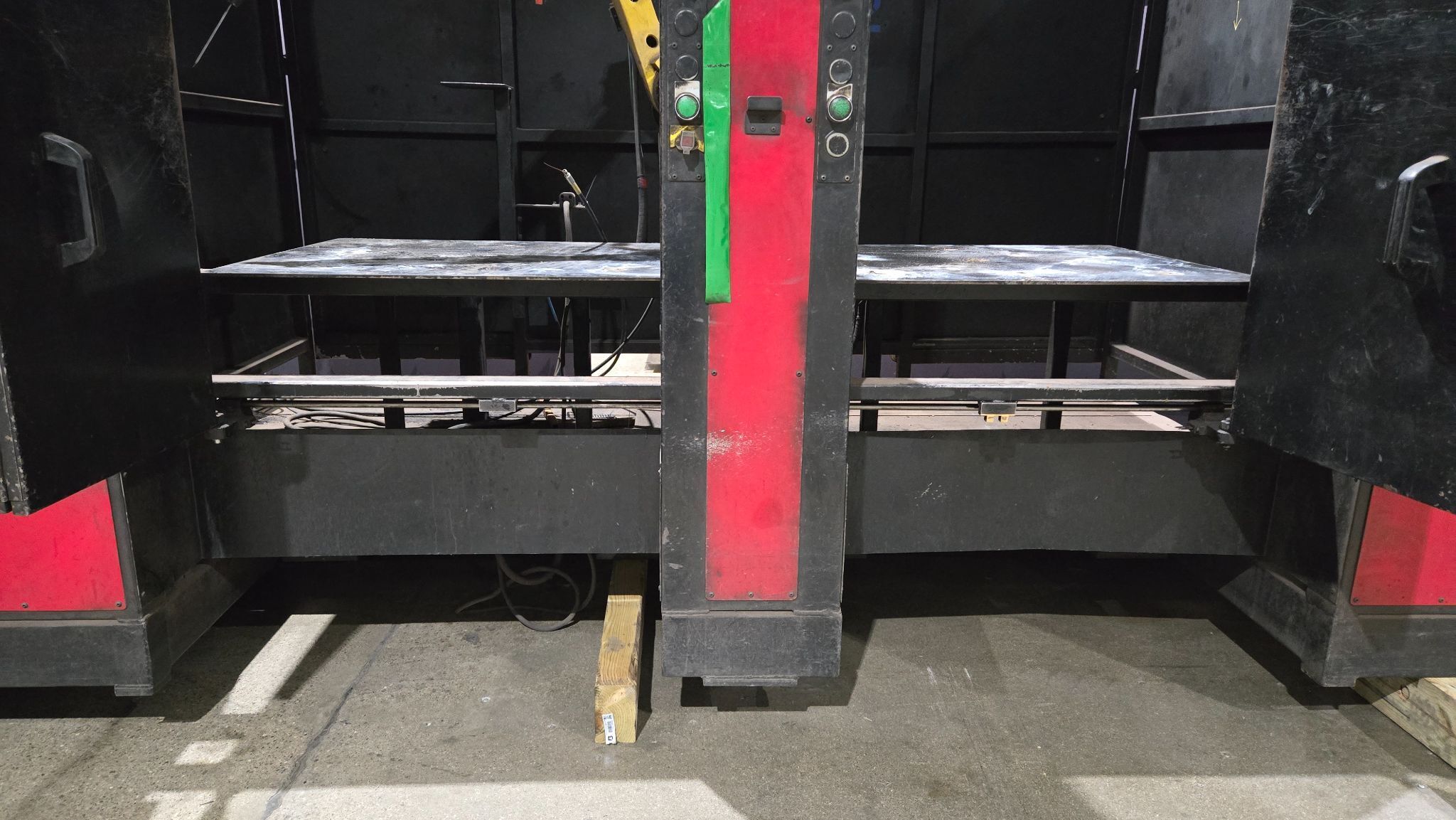 Lincoln Electric SYSTEM 30 Weld Cell w/ Fanuc Robot and Controls USED - AS-IS 10