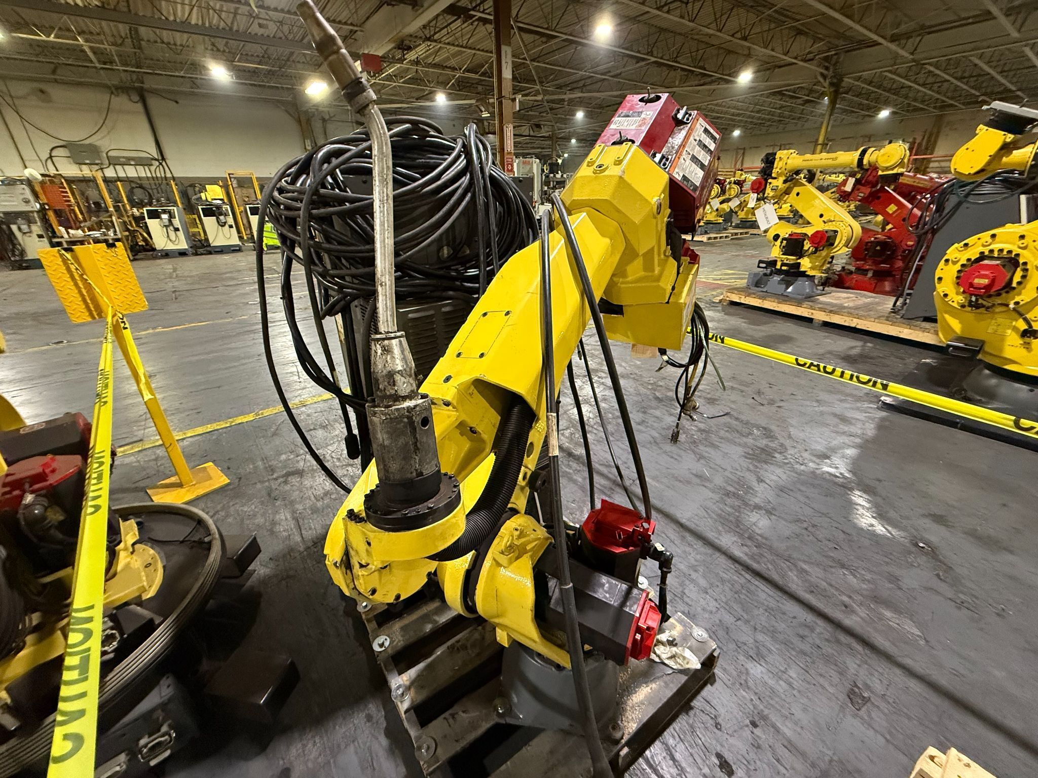 FANUC - ArcMate 120iC w/ R-30iA Controls & Lincoln i400 Weld Package USED 1