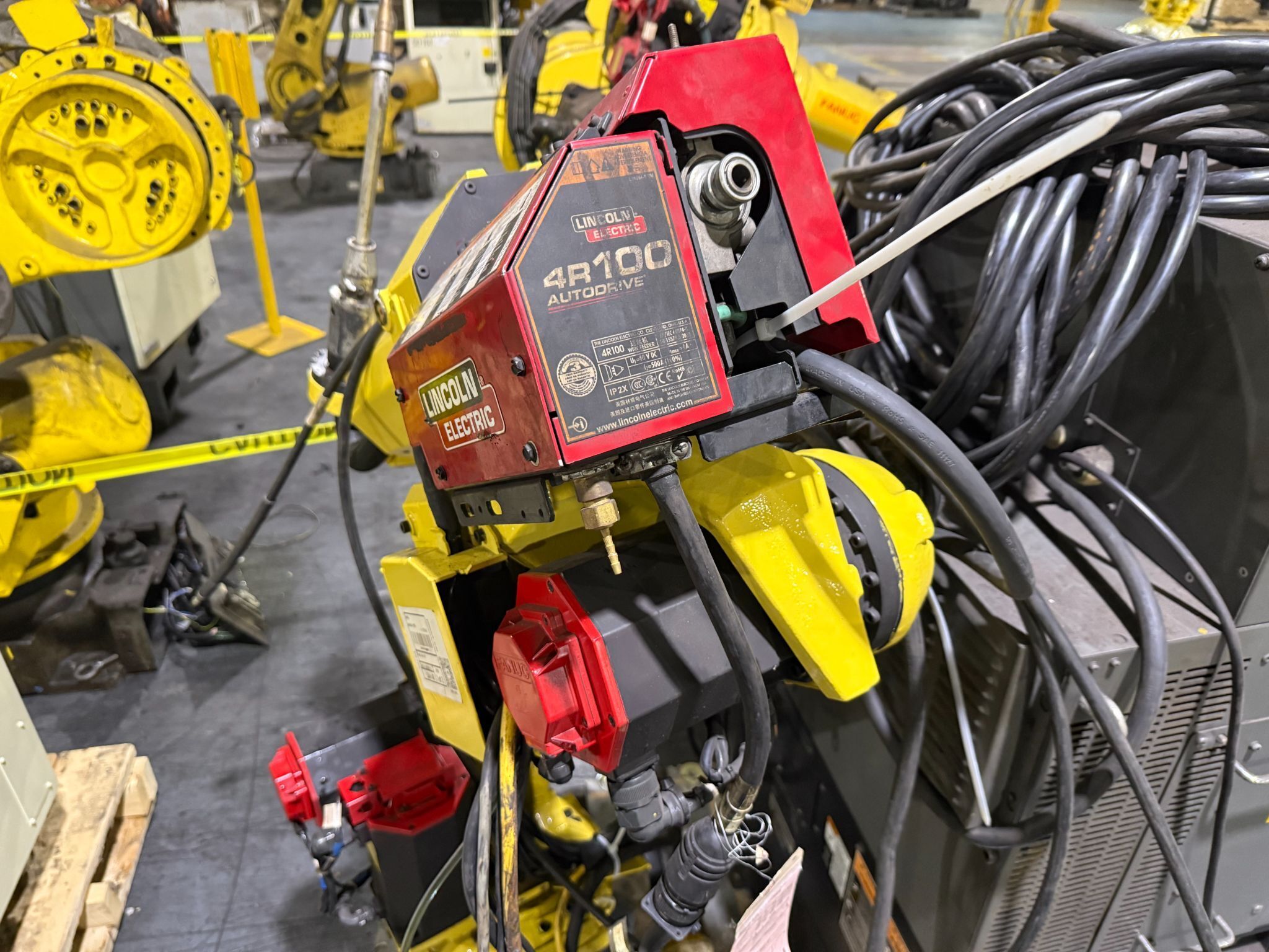 FANUC - ArcMate 120iC w/ R-30iA Controls & Lincoln i400 Weld Package USED 4