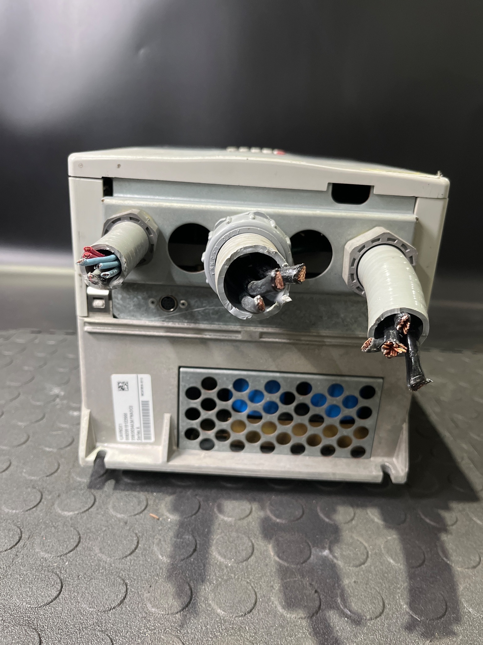 ALLEN BRADLEY 20B-D034A3AYNADC0 PowerFlex 700 AC Drive USED 1