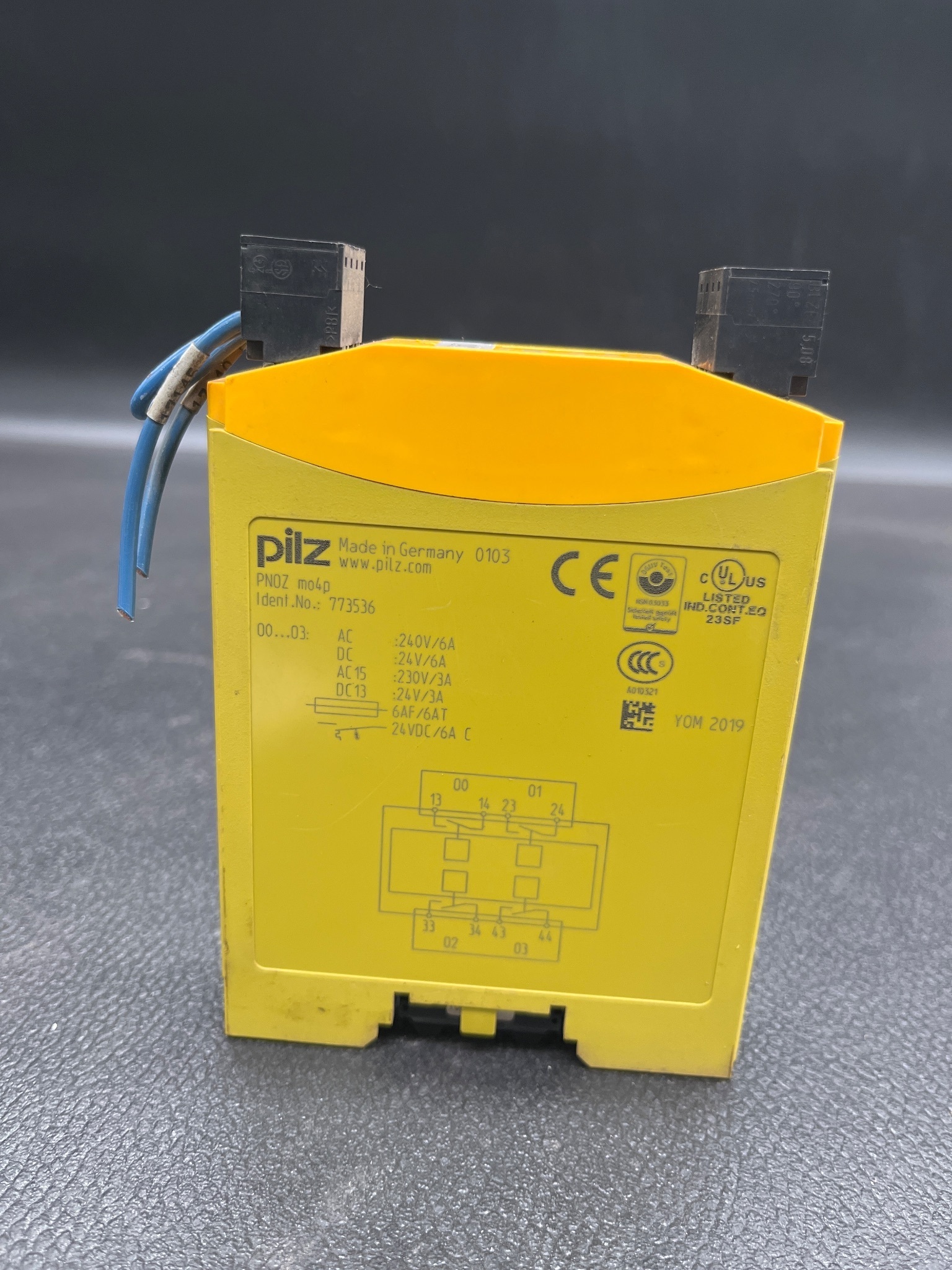 PILZ 773536 PNOZ mo4p Safety Controller Module USED 0