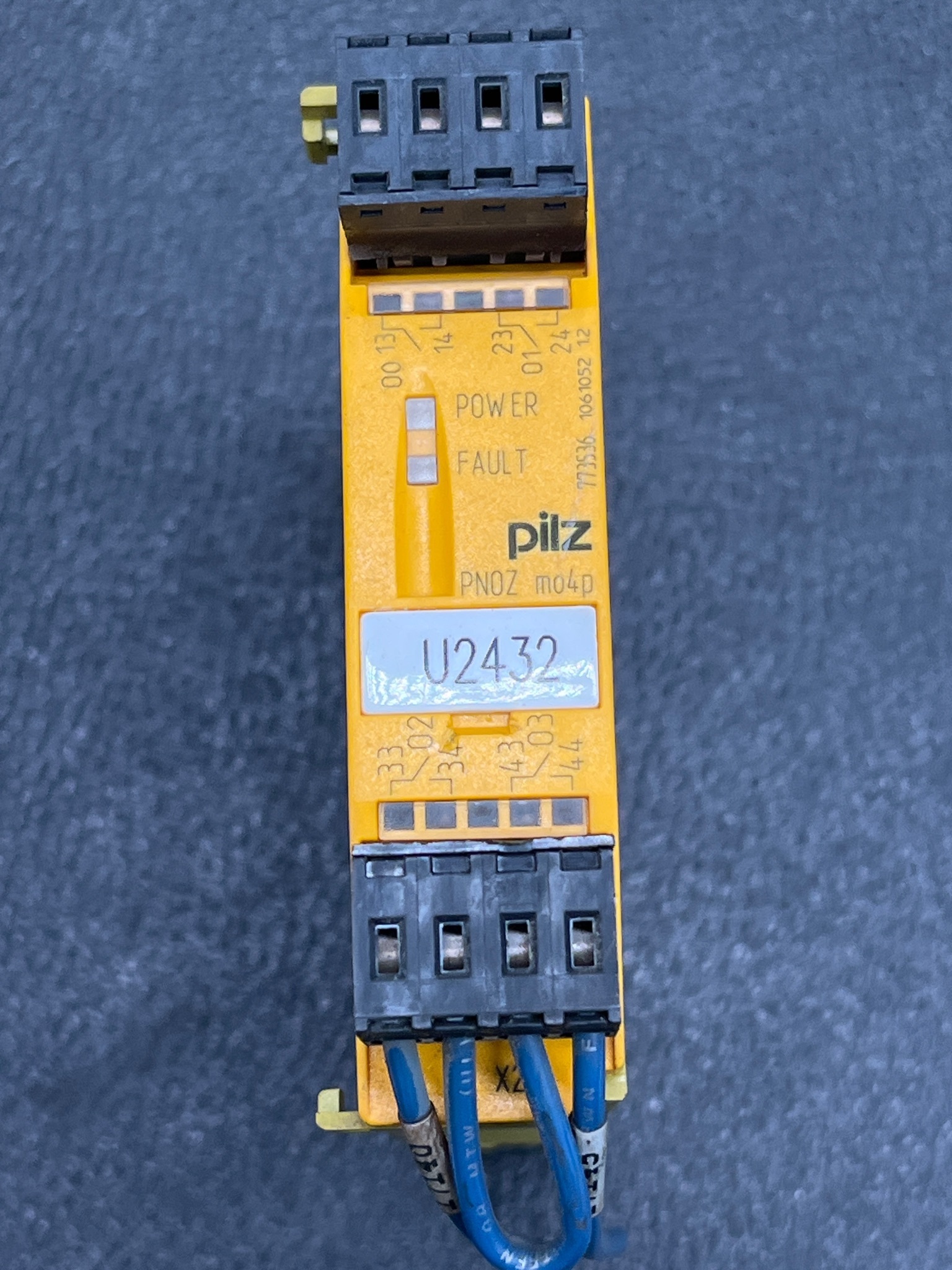 PILZ 773536 PNOZ mo4p Safety Controller Module USED 3