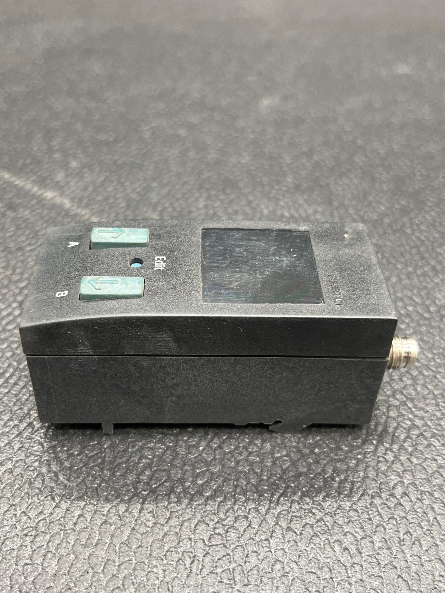 FESTO SDE1-D6-G2-W18-L-P1-M8 Pressure Sensor USED 2