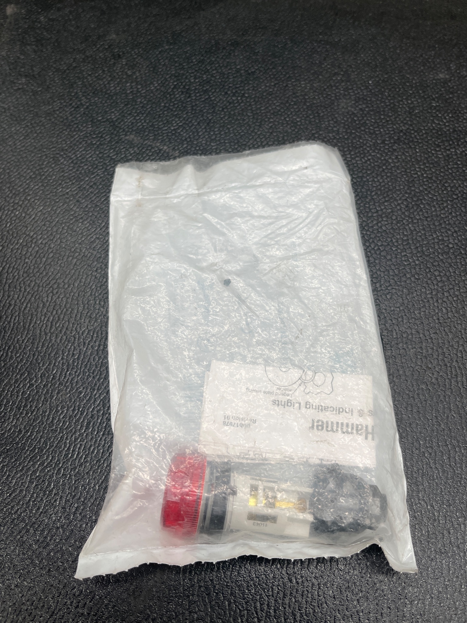 EATON E22HV2X4 Red Indicating Light NEW 2