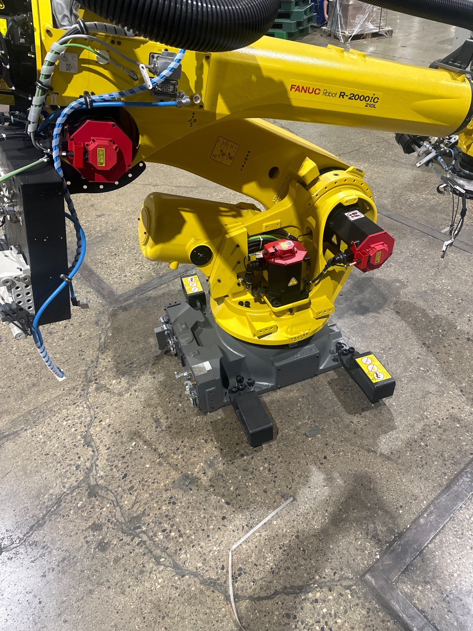 FANUC 2022 R-2000IC 210L ROBOT ARM ONLY USED 5