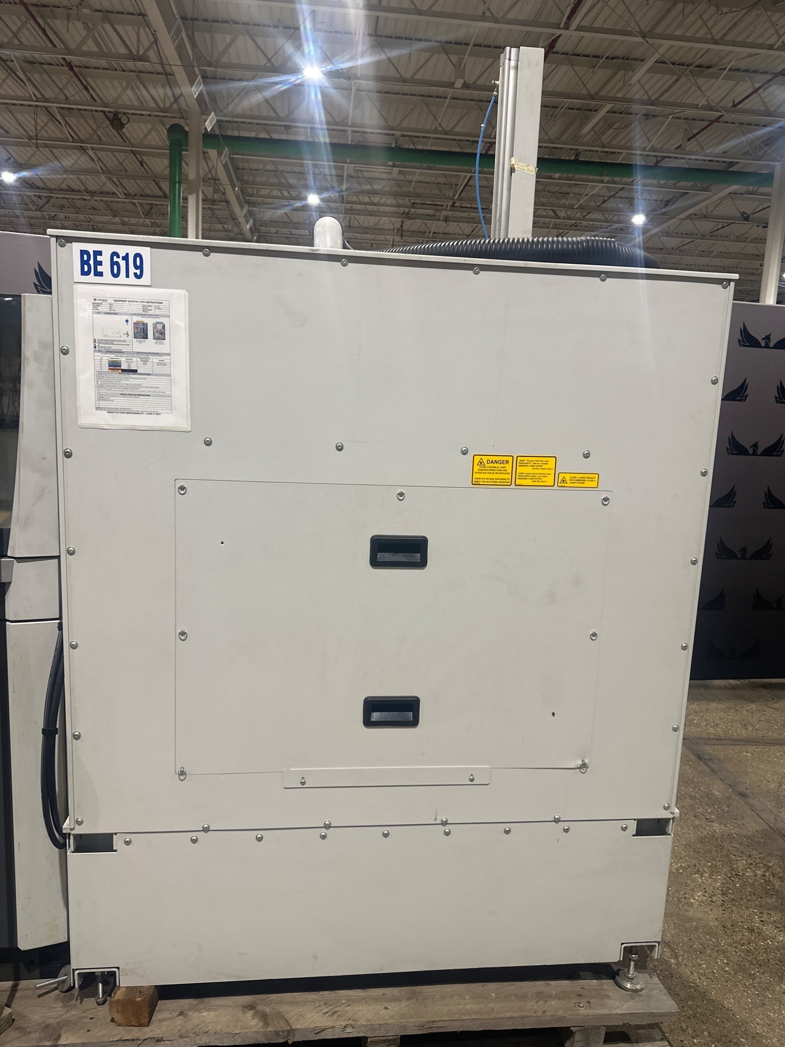 KEYENCE YV04 FIBER LASER CUTTING MACHINE USED 1