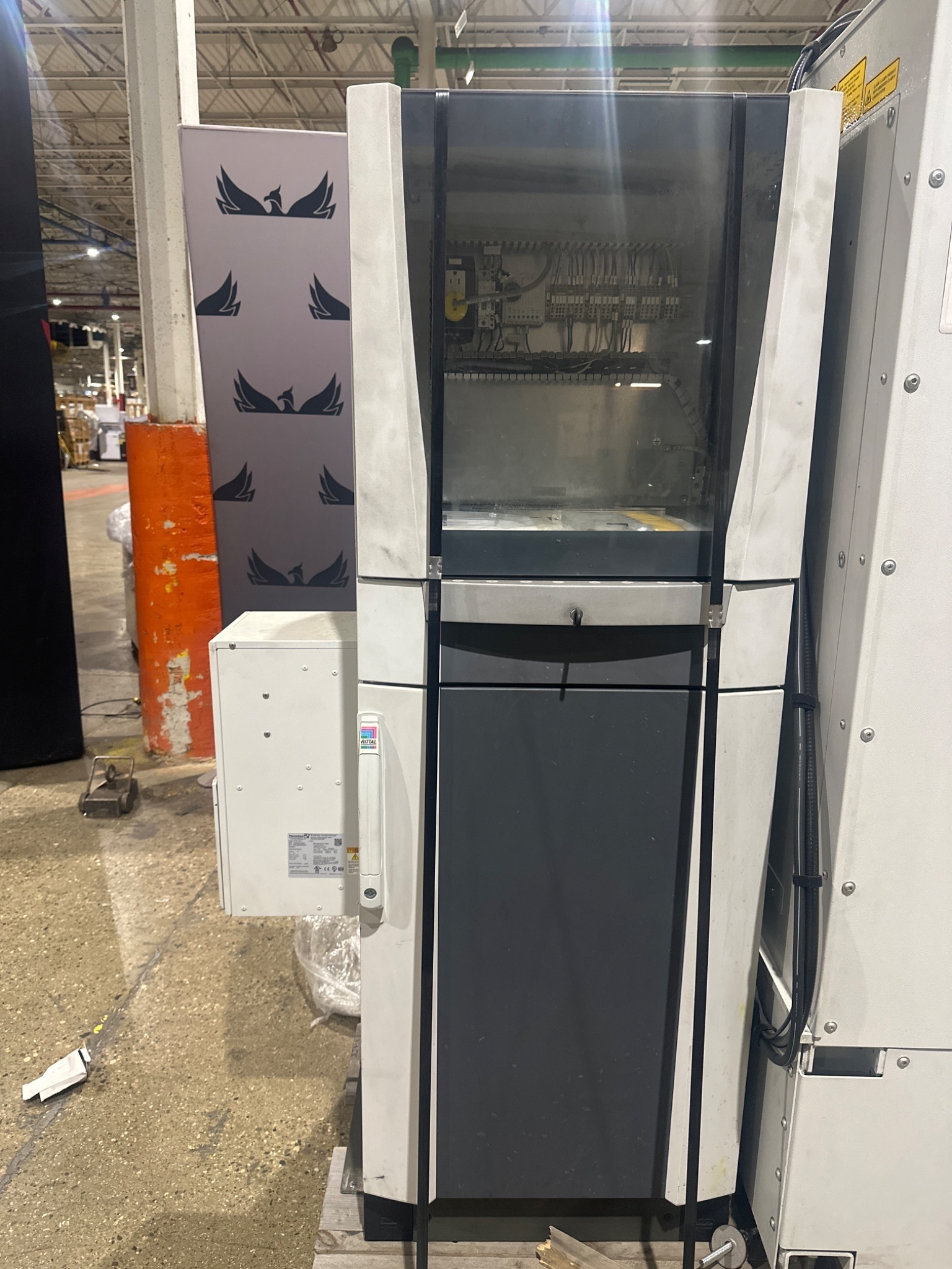 KEYENCE YV04 FIBER LASER CUTTING MACHINE USED 4