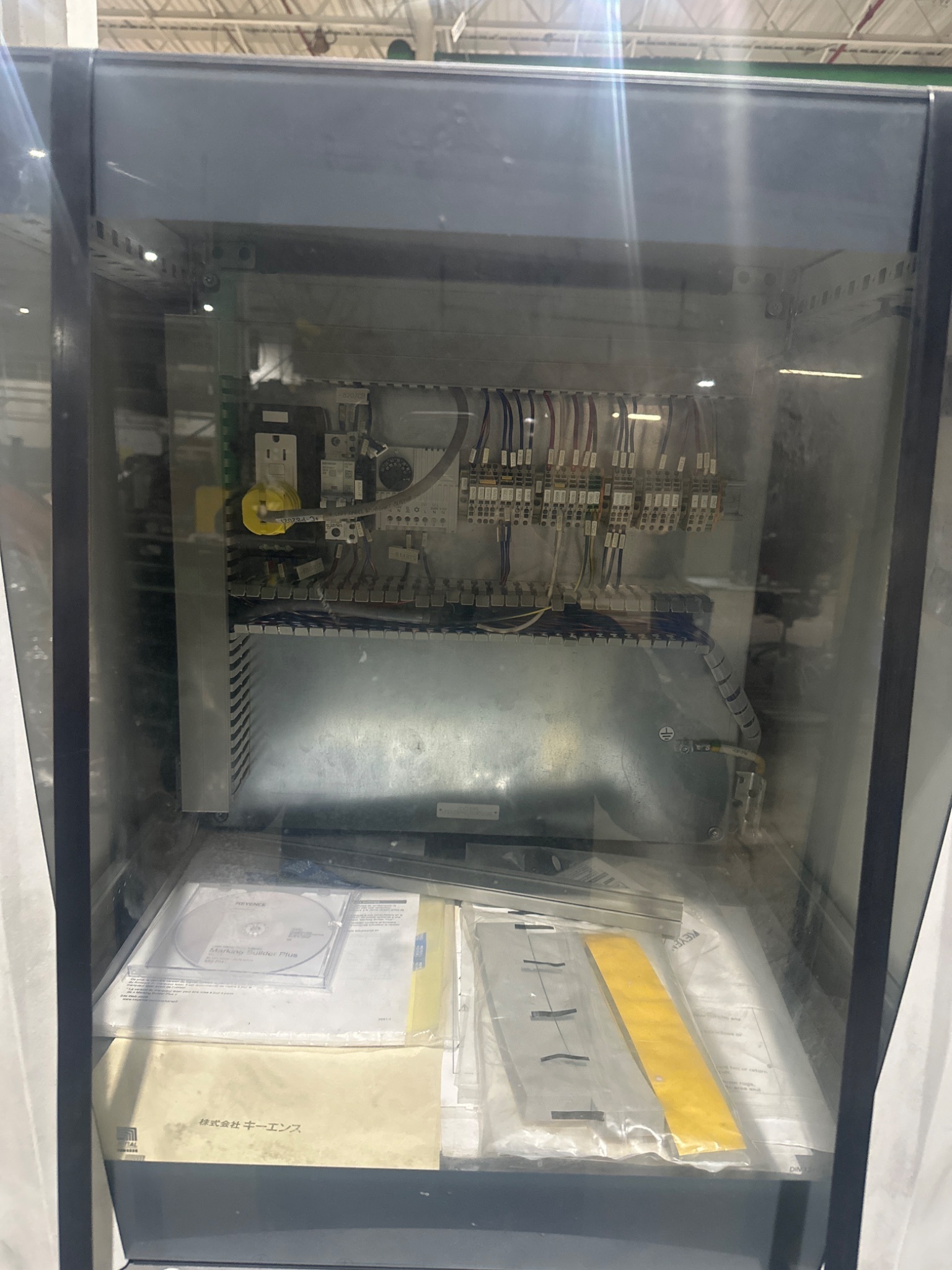 KEYENCE YV04 FIBER LASER CUTTING MACHINE USED 5
