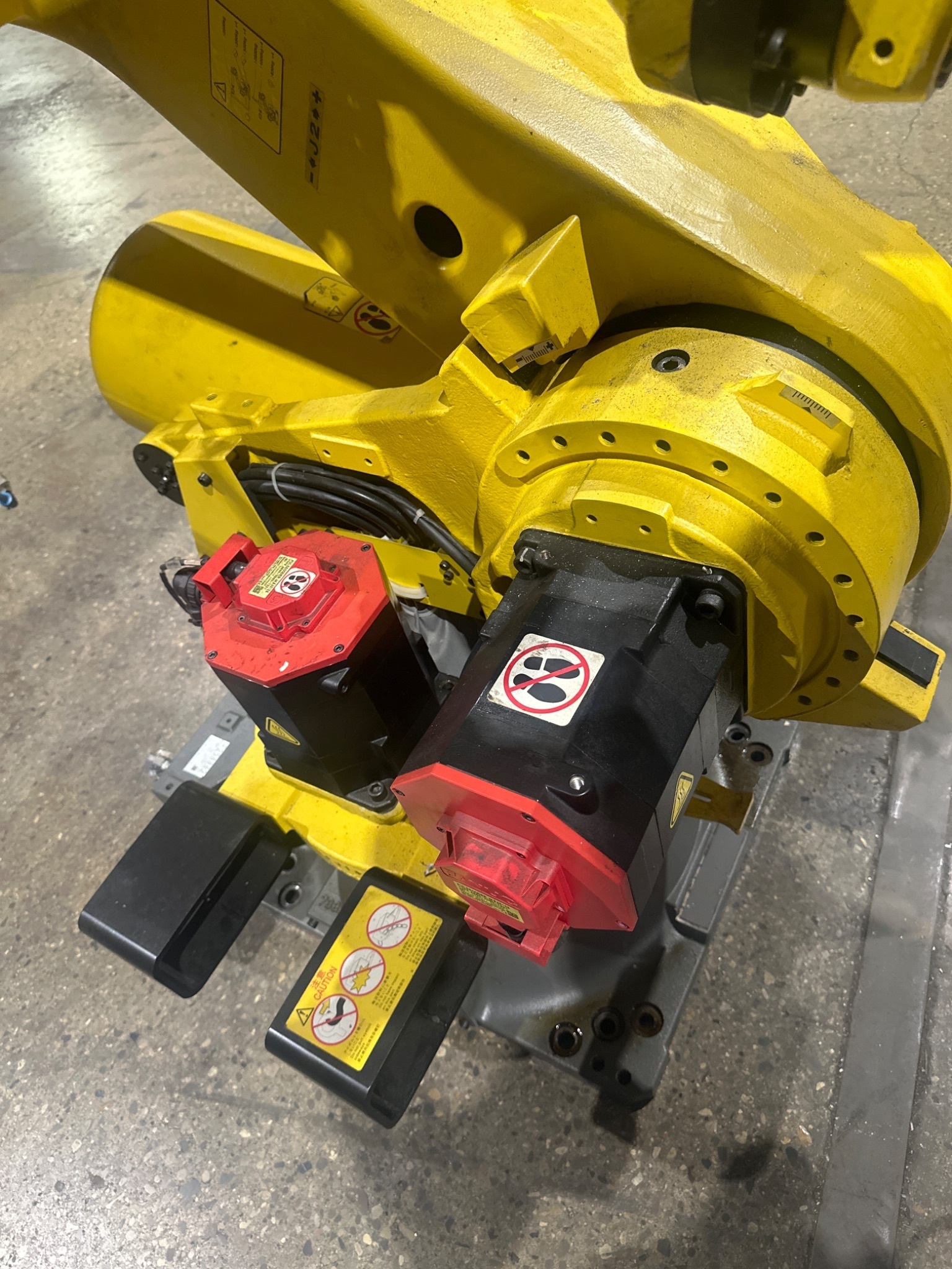 FANUC R-2000IC 165F ROBOT ARM ONLY USED 6