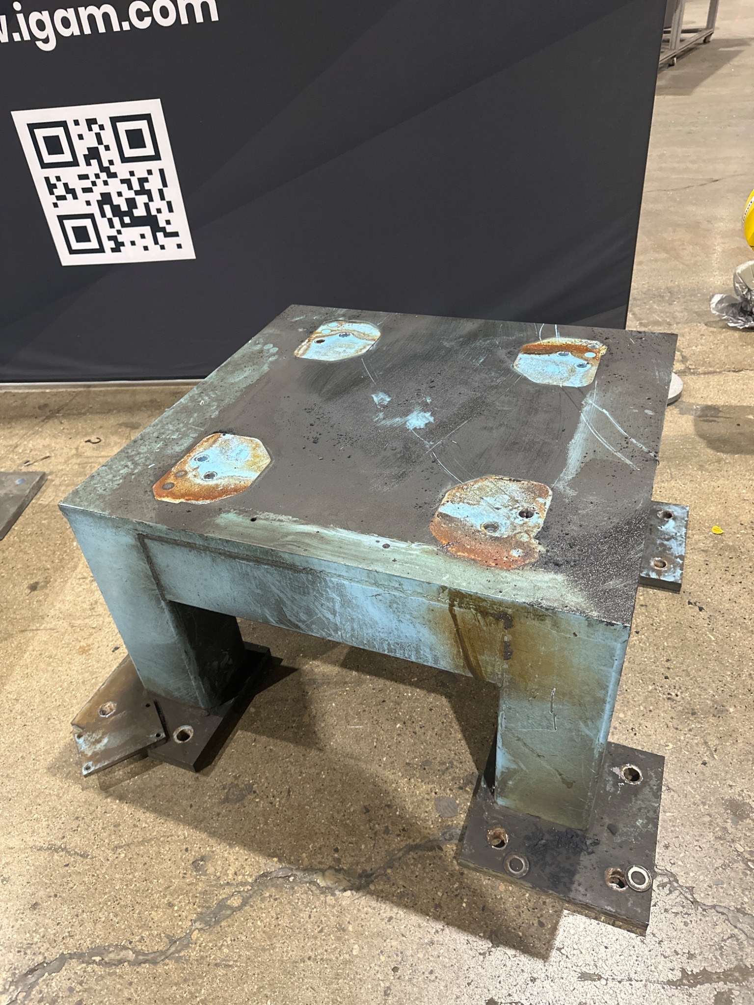 FANUC R2000IB ROBOT RISER 42 X 40 X 20 USED 0