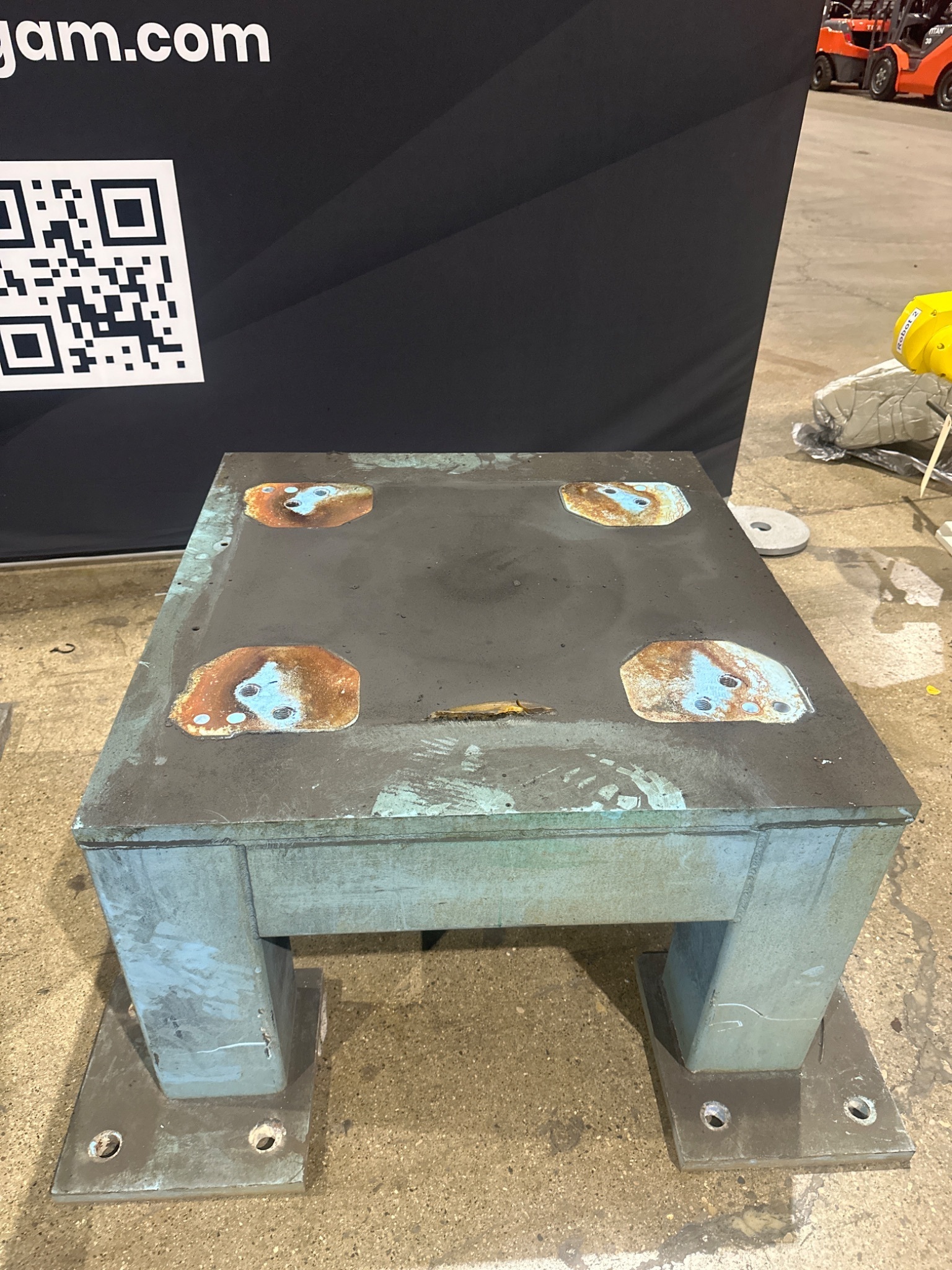 FANUC R2000IB ROBOT RISER 42 X 40 X 20 USED 0