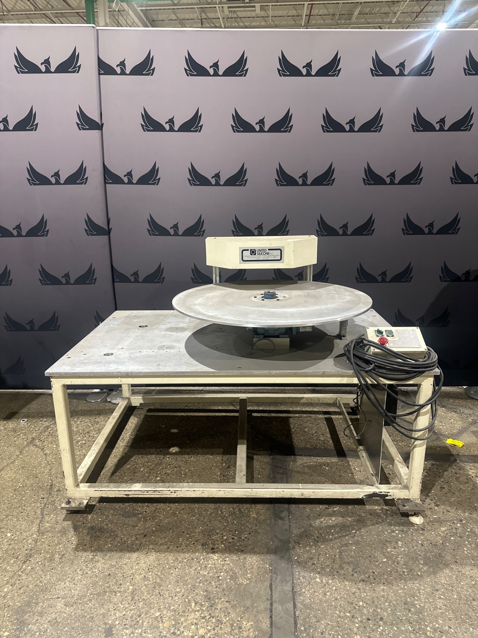 UNITED SILICONE CAMCO 601RDM4H24-330 Rotary Table USED 0