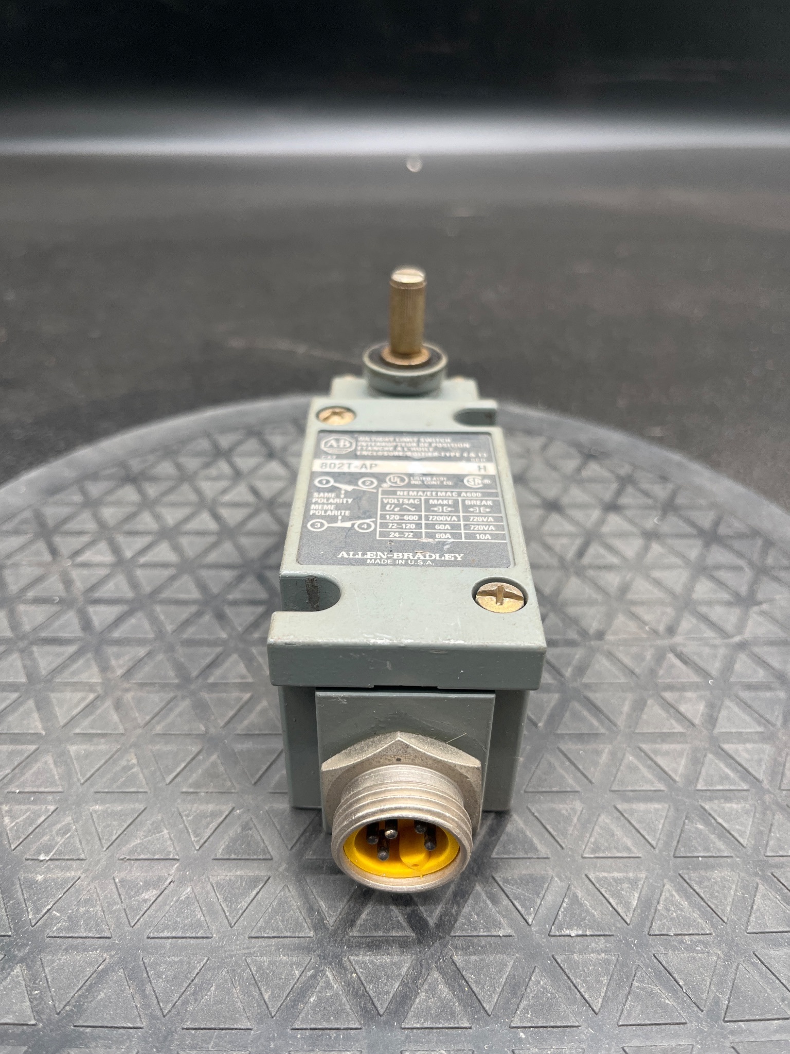 ALLEN BRADLEY 802T-AP Limit Switch USED 0