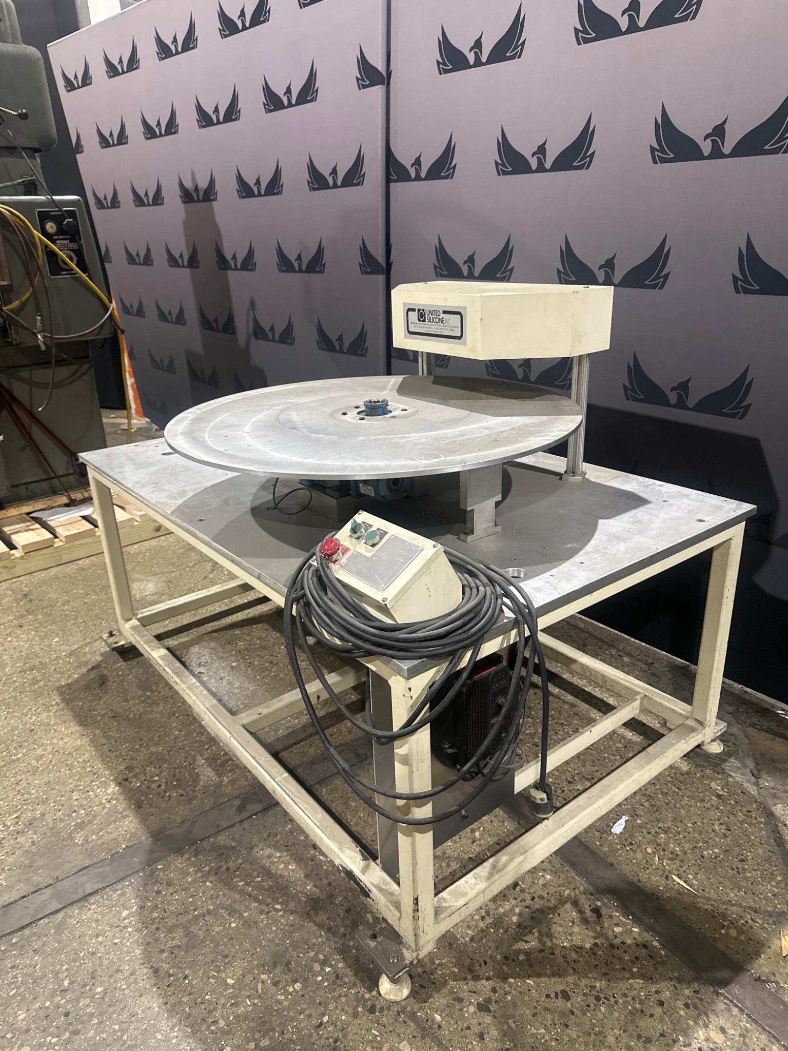 UNITED SILICONE CAMCO 601RDM4H24-330 Rotary Table USED 1
