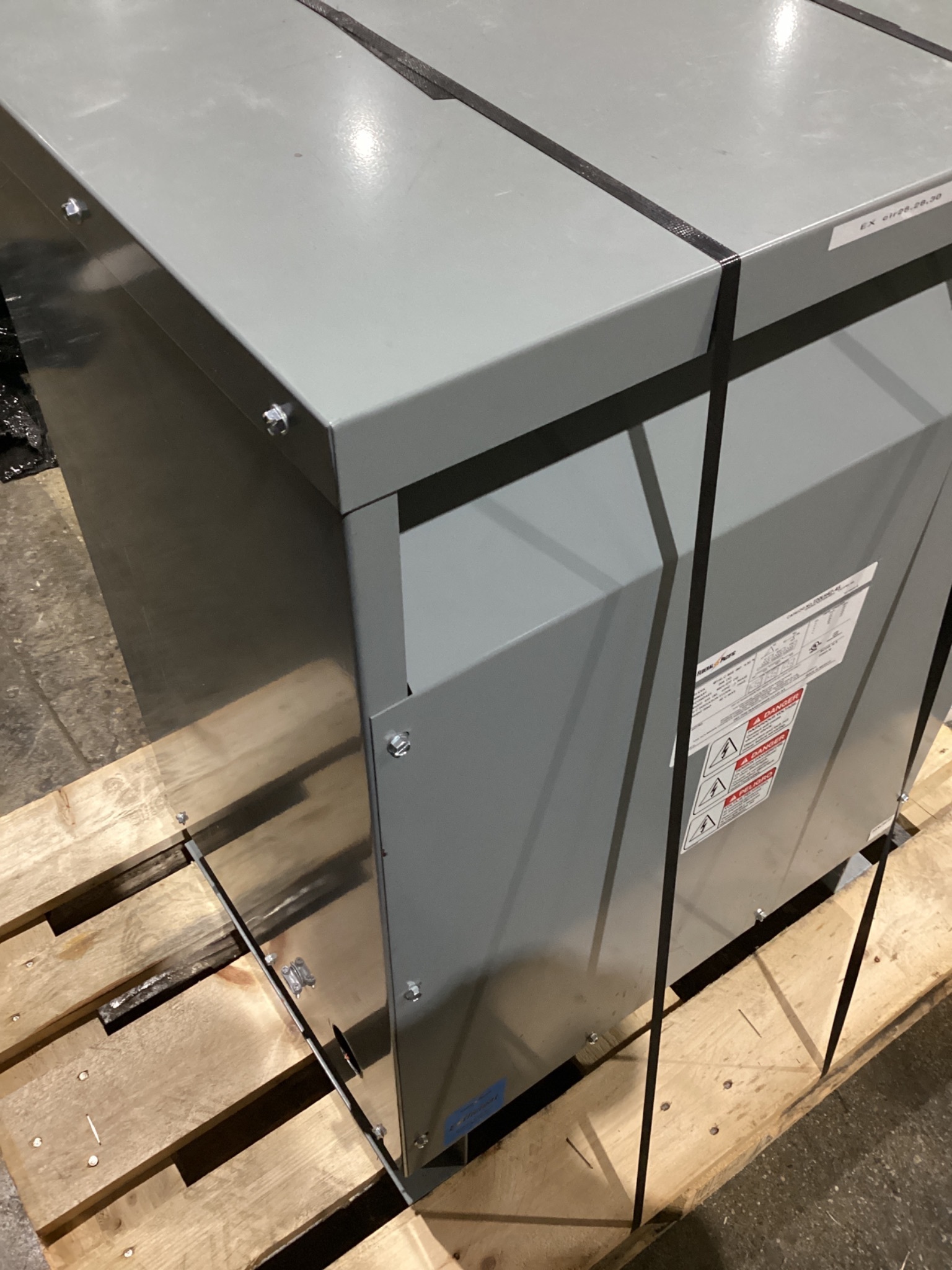 FEDERAL PACIFIC T20LH42-45 Transformer 208V - 480Y/277V 45 KVA 3PH USED 3