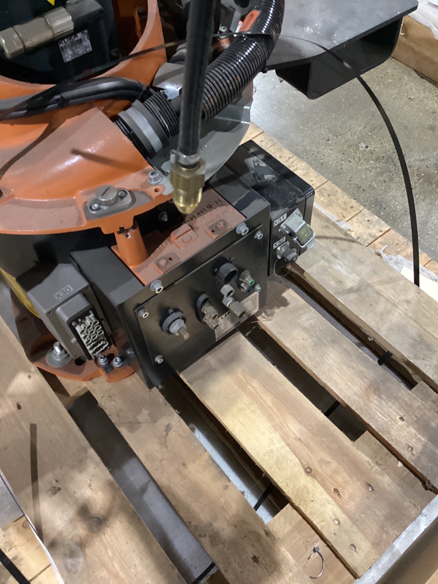 KUKA KR16 L6-2 w/ KR C4 Controls & TT3A Reamer NEW 1