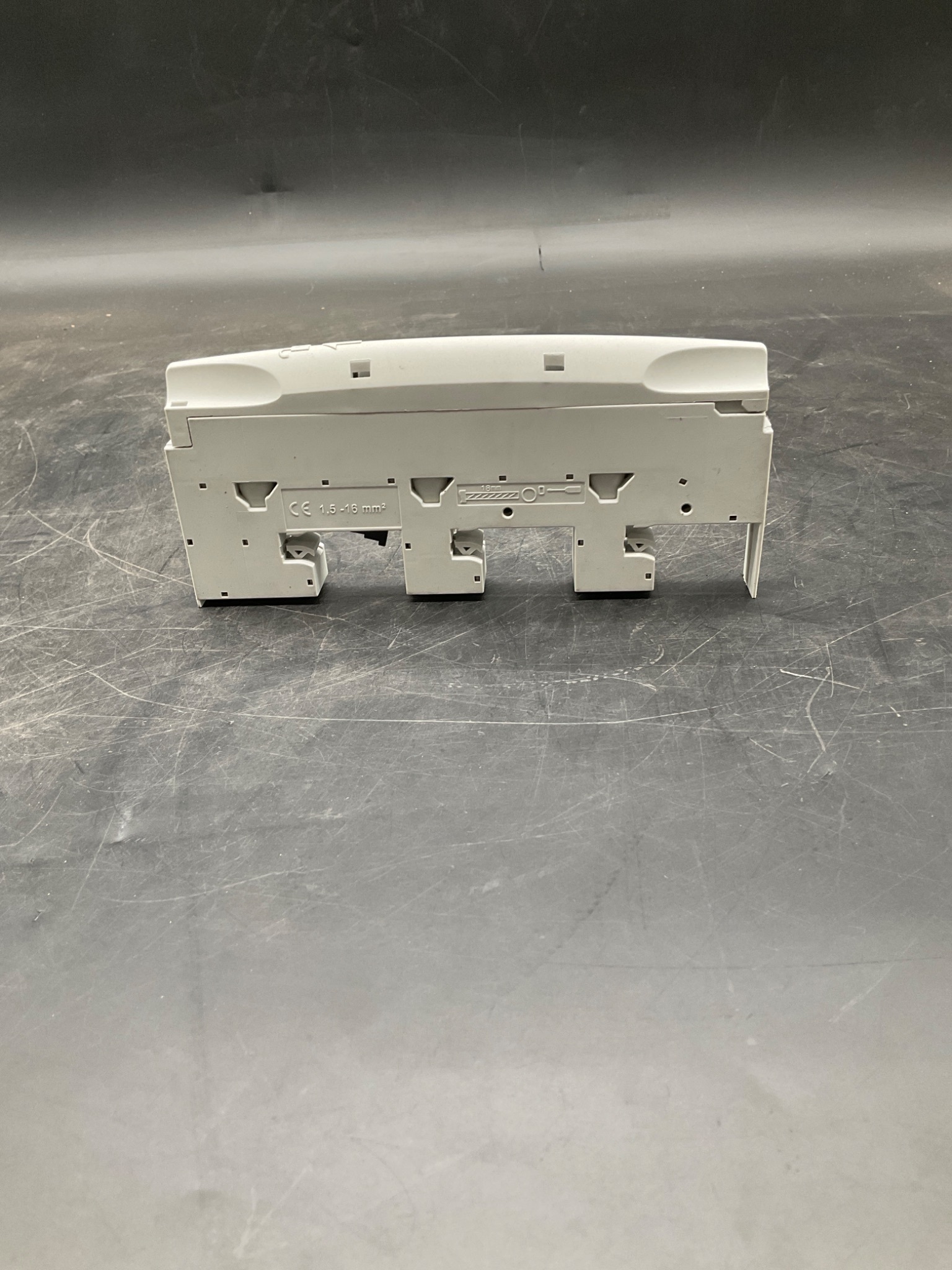 SIEMENS 5SH3-538 Accessory for Busbar Supports USED 2