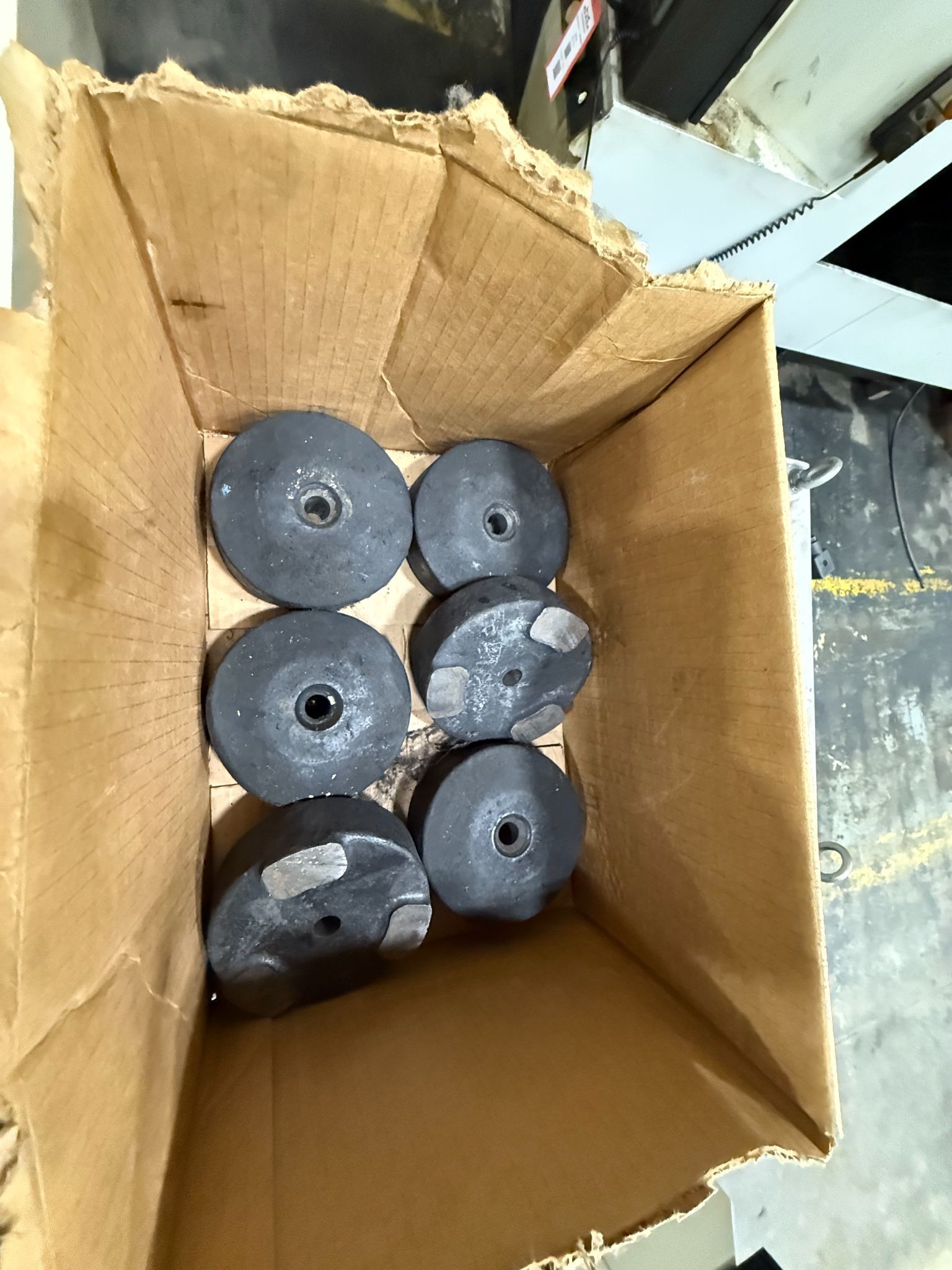 MAKINO E33 Vertical Mills Used - Image 12
