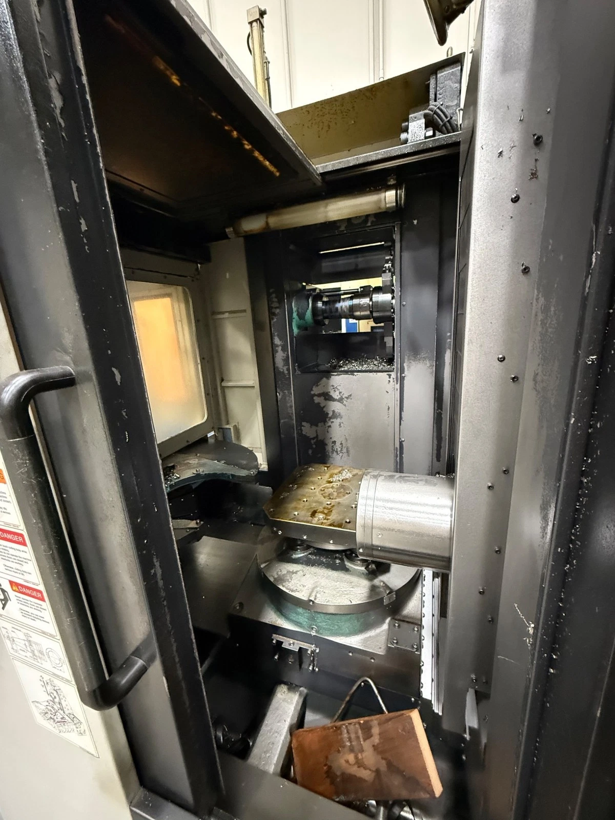 2013 DOOSAN HC 400 CNC HORIZONTAL MACHINING CENTER USED - Image 3