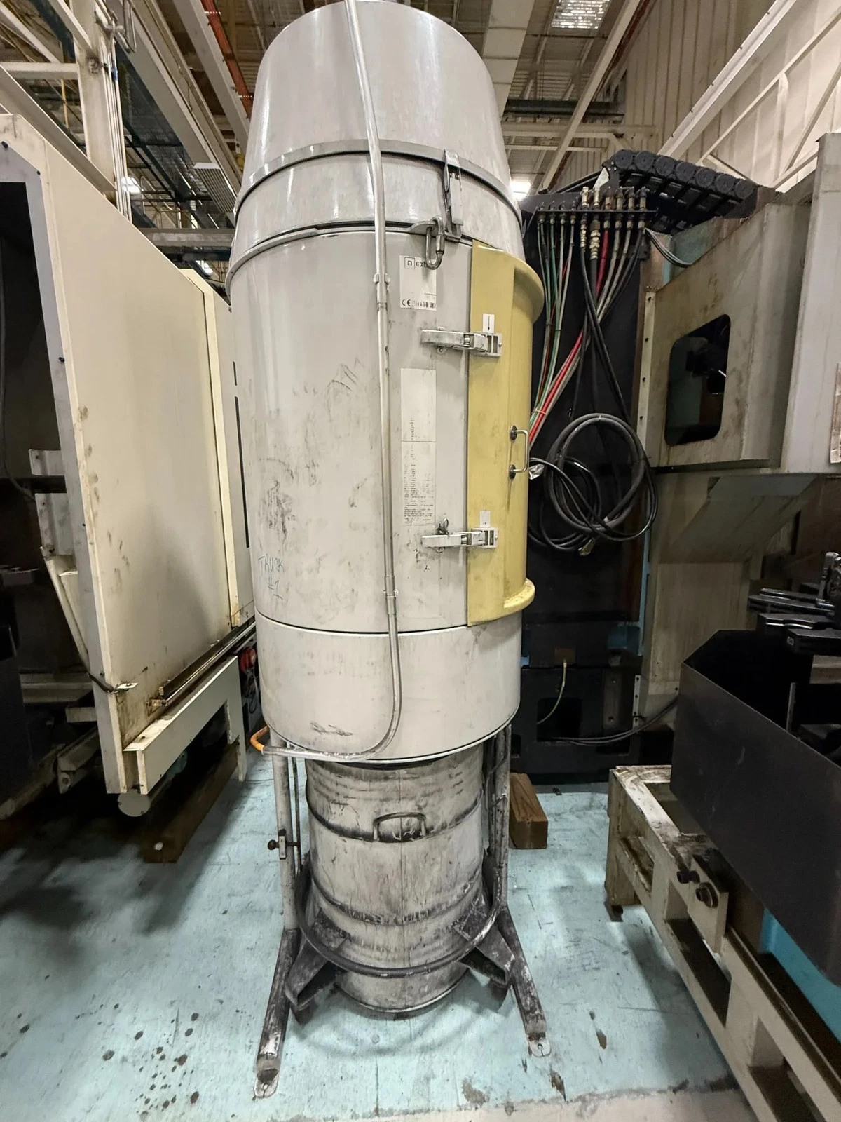 MAKINO E33 GRAPHITE VERTICAL MACHINING CENTER - Image 9