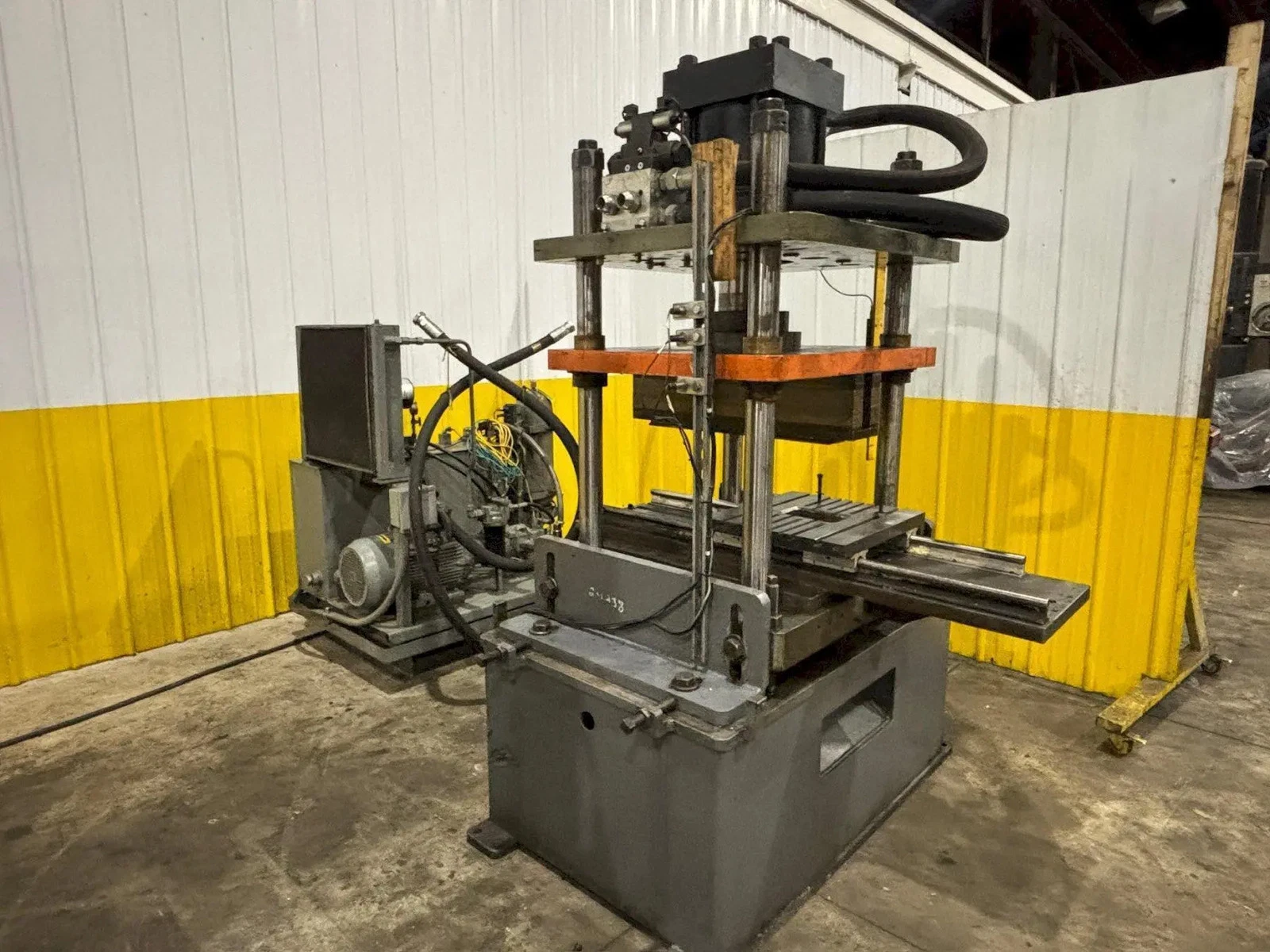 100 TON ROLLFORM INC HYDRAULIC 4 POST CUTOFF & POWER UNIT, 12" STROKE USED - Image 2
