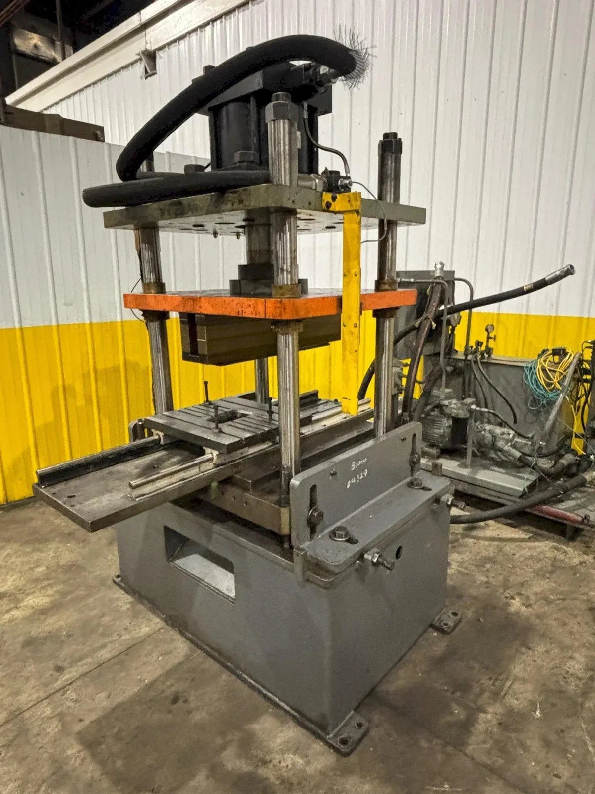 100 TON ROLLFORM INC HYDRAULIC 4 POST CUTOFF & POWER UNIT, 12" STROKE USED - Image 3