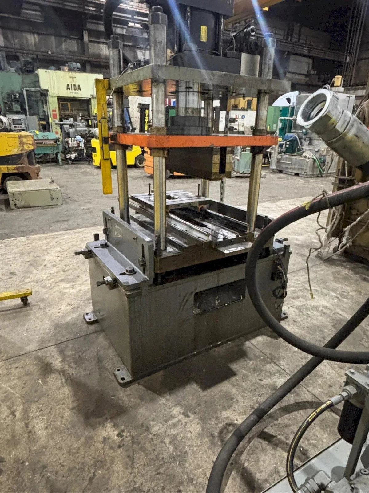 100 TON ROLLFORM INC HYDRAULIC 4 POST CUTOFF & POWER UNIT, 12" STROKE USED - Image 7