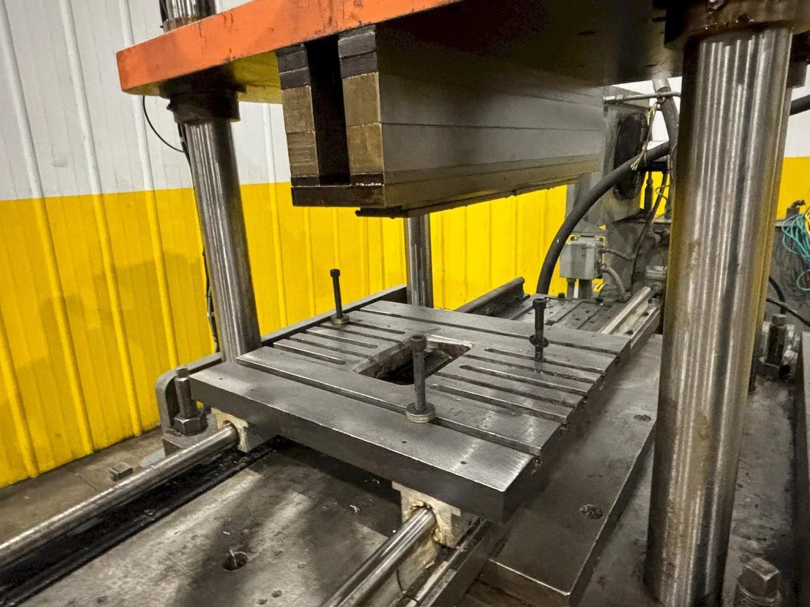 100 TON ROLLFORM INC HYDRAULIC 4 POST CUTOFF & POWER UNIT, 12" STROKE USED - Image 8