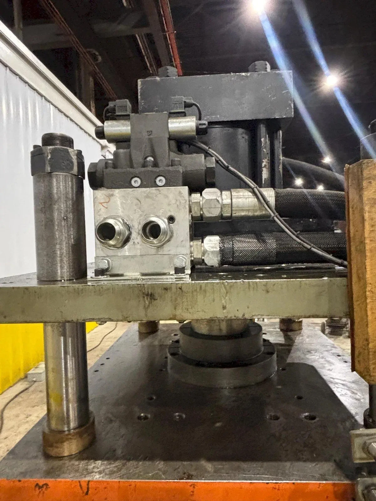 100 TON ROLLFORM INC HYDRAULIC 4 POST CUTOFF & POWER UNIT, 12" STROKE USED - Image 12