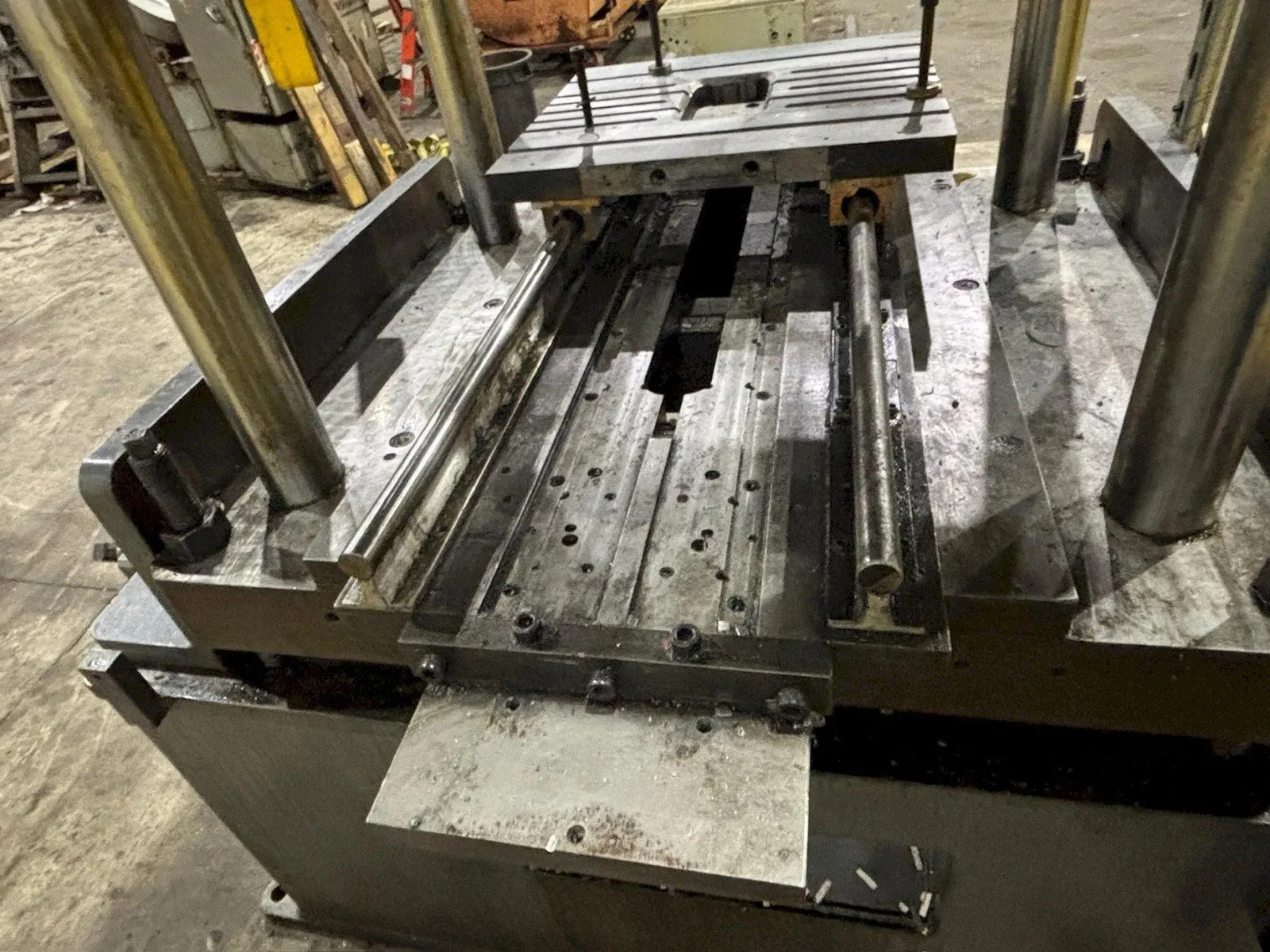 100 TON ROLLFORM INC HYDRAULIC 4 POST CUTOFF & POWER UNIT, 12" STROKE USED - Image 14